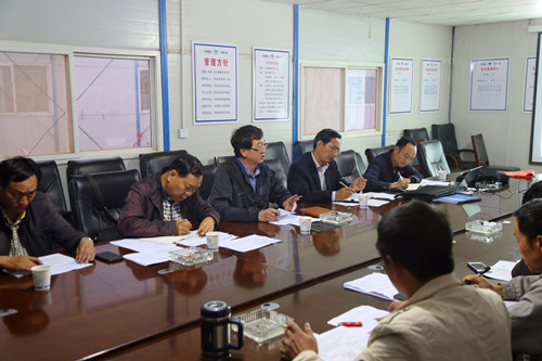 公司在滇池國際會展中心項(xiàng)目部召開建設(shè)工作推進(jìn)會