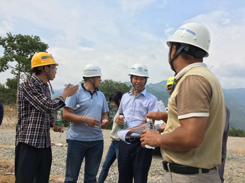 公司領(lǐng)導(dǎo)國慶長假期間赴項目一線調(diào)研慰問