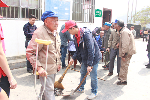 公司員工積極開展“學雷鋒日”活動