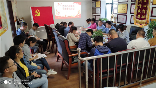 公司領(lǐng)導(dǎo)為市政分公司黨支部講黨課并開展調(diào)研座談