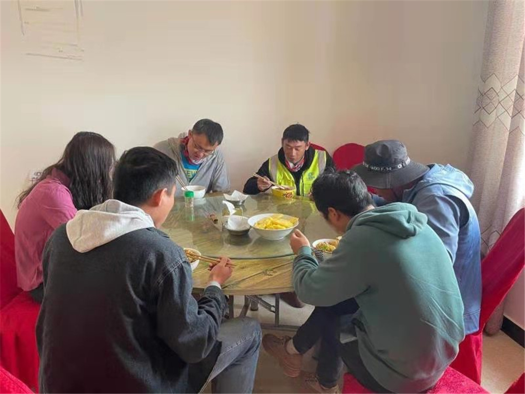 無論再忙，也別忘了吃飯 ?——二建干飯人圖鑒