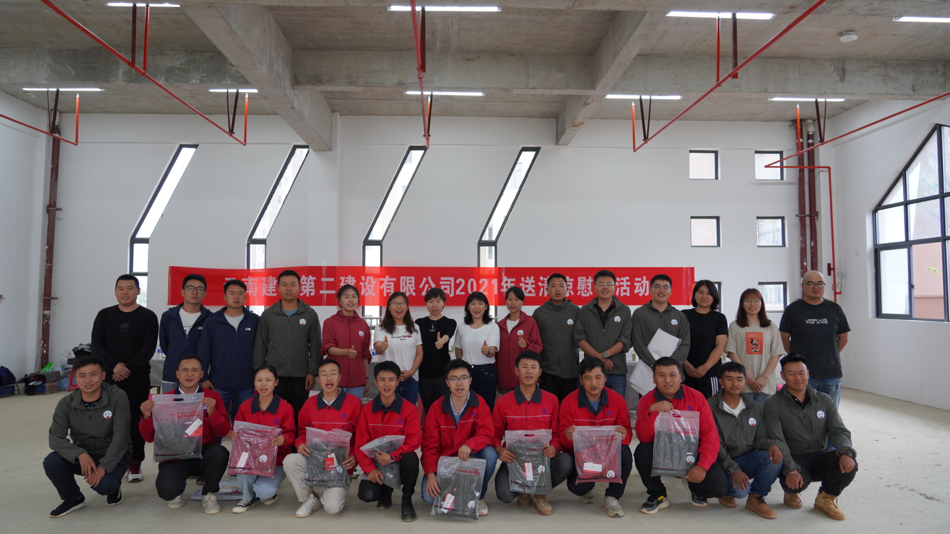 【我為群眾辦實(shí)事】工會(huì)主席胡云紅到廣南開展“送清涼”慰問(wèn)活動(dòng)