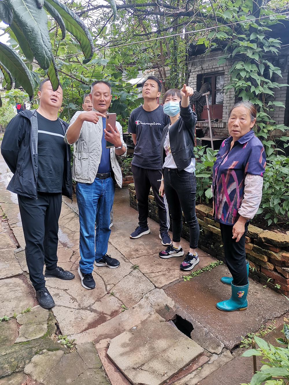 【我為群眾辦實(shí)事】公司領(lǐng)導(dǎo)到藍(lán)龍?zhí)镀瑓^(qū)進(jìn)行安全檢查