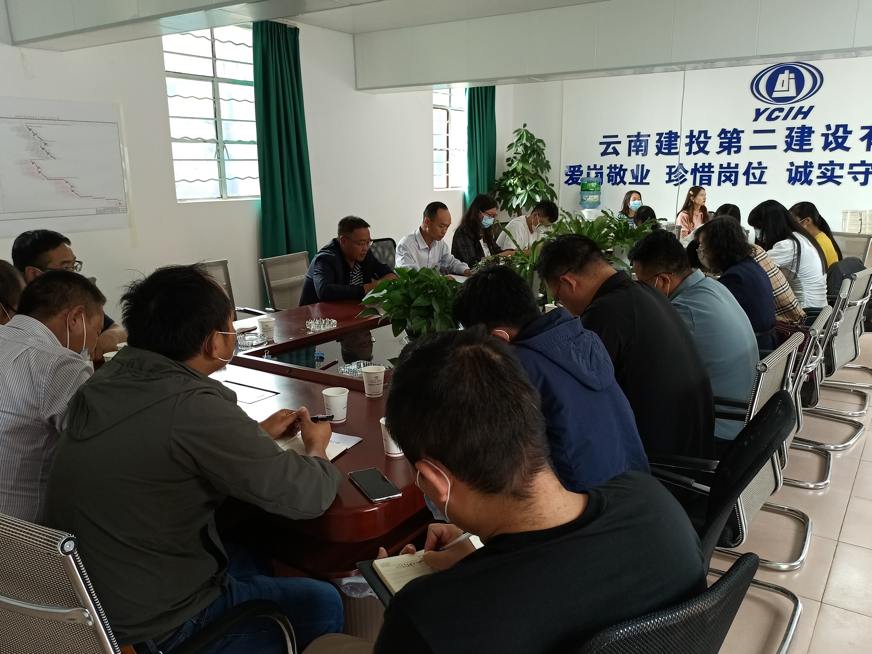 【黨課開講啦】董學(xué)友在國(guó)博項(xiàng)目部講黨課