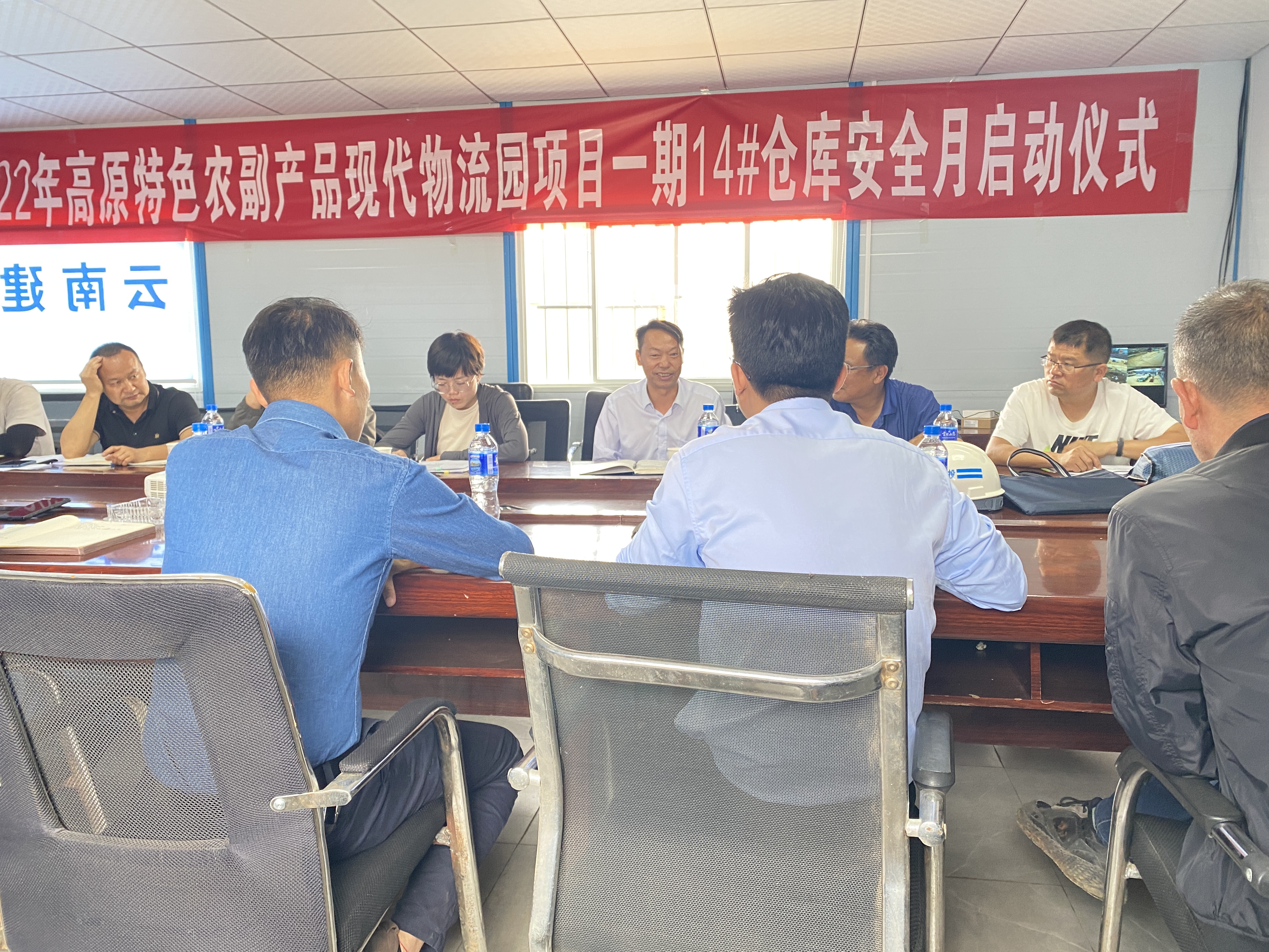 【貫徹一線工作法】陳定華一行到高原特色農(nóng)副產(chǎn)品現(xiàn)代物流園建設(shè)項目一期14#倉庫項目開展“端午節(jié)”期間領(lǐng)導帶班檢查工作