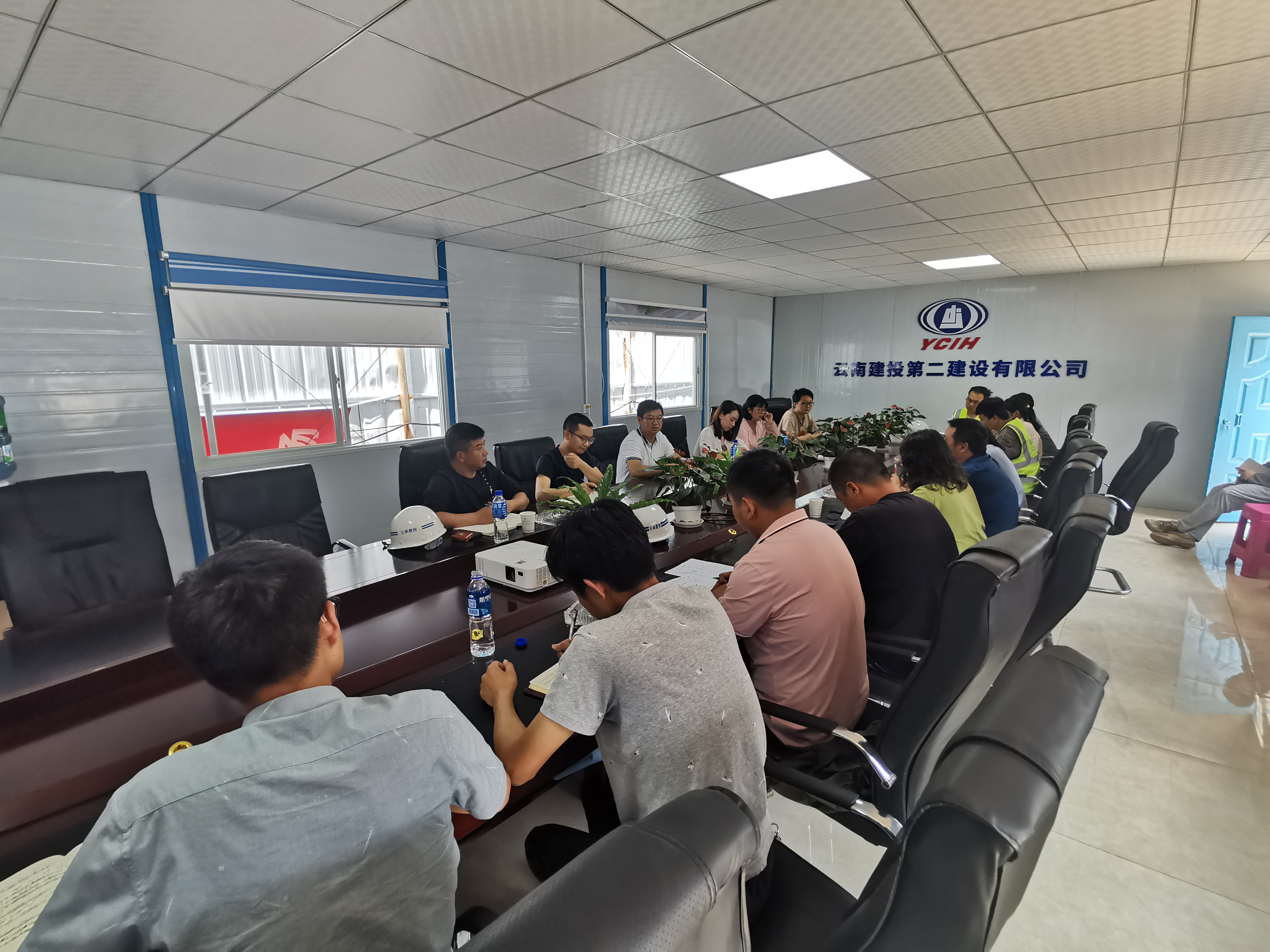 【貫徹一線工作法】萬(wàn)向遵調(diào)研市政分公司盤龍區(qū)龍江片區(qū)配建小學(xué)建設(shè)項(xiàng)目