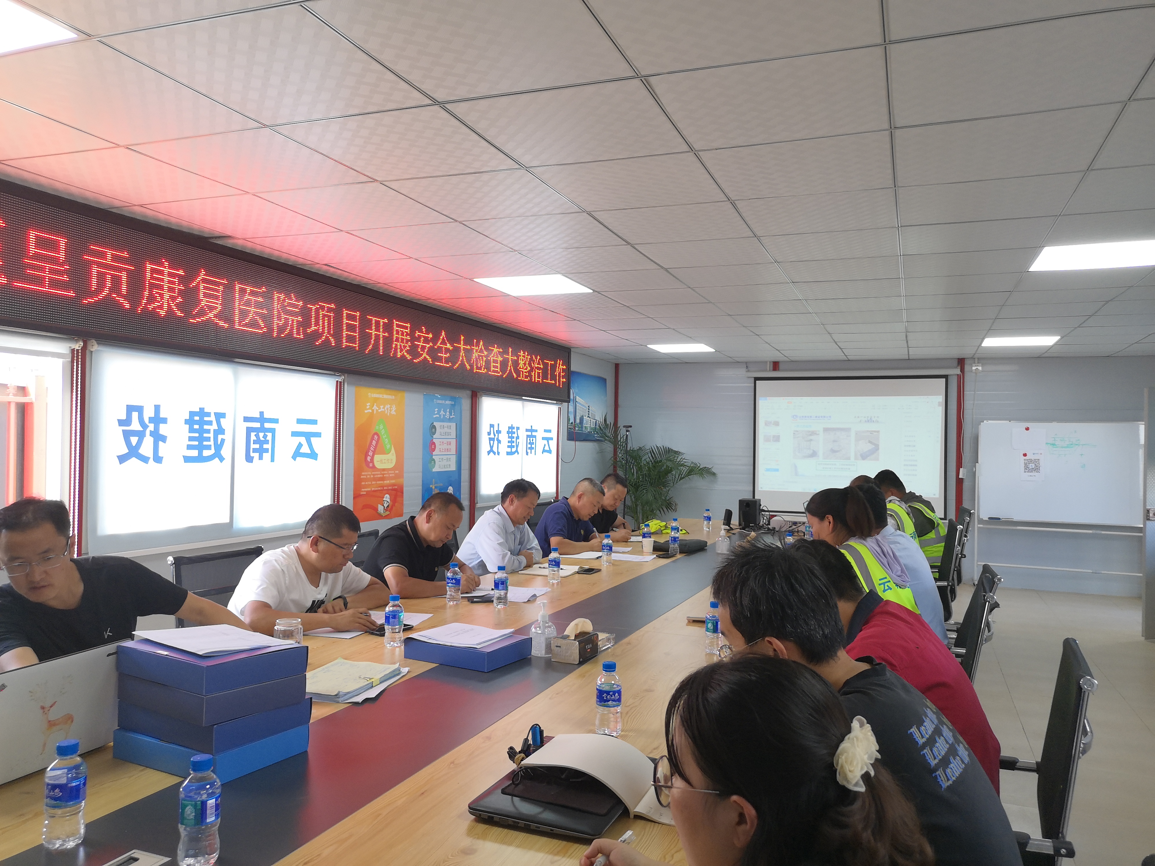 【貫徹一線工作法】陳定華一行到呈貢康復醫(yī)院項目開展安全隱患大檢查大整治工作