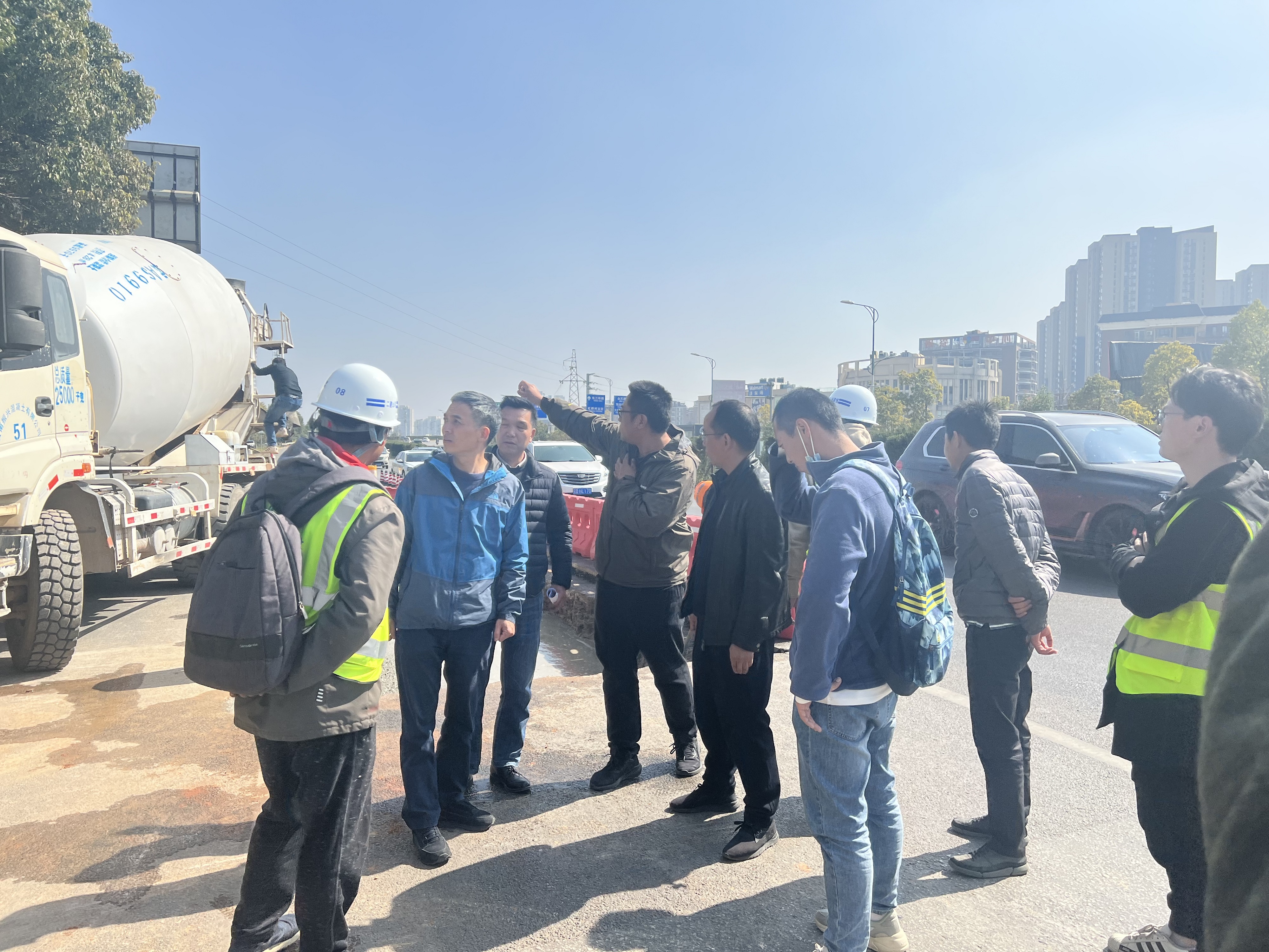 【調(diào)研檢查】昆明市住房和城鄉(xiāng)建設(shè)局局長陳紹波調(diào)研盤龍區(qū)東三環(huán)病害、隱患綜合整治工程
