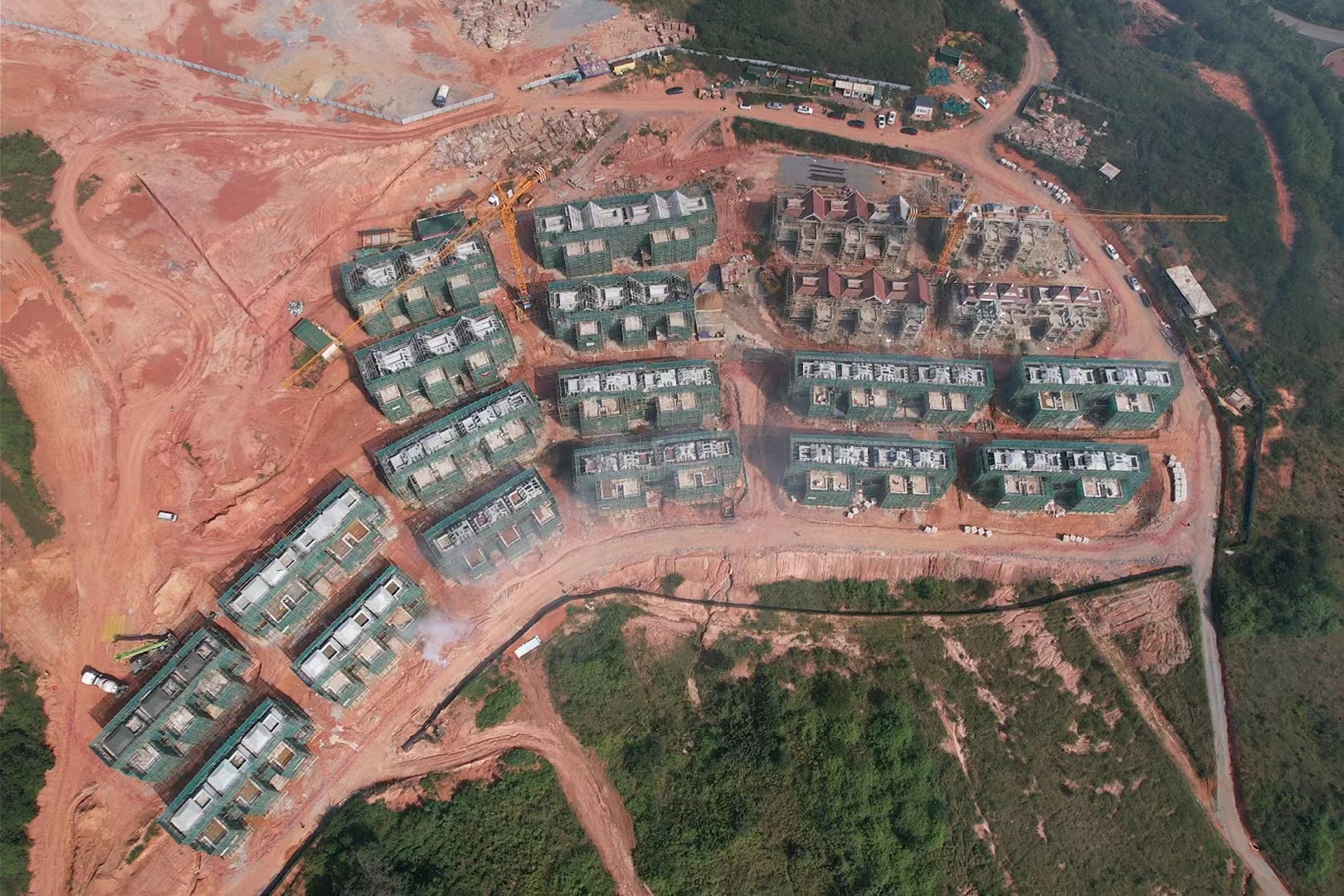 【項目動態(tài)】勐巴拉普洱茶小鎮(zhèn)璟龍院建設(shè)項目別墅區(qū)順利封頂