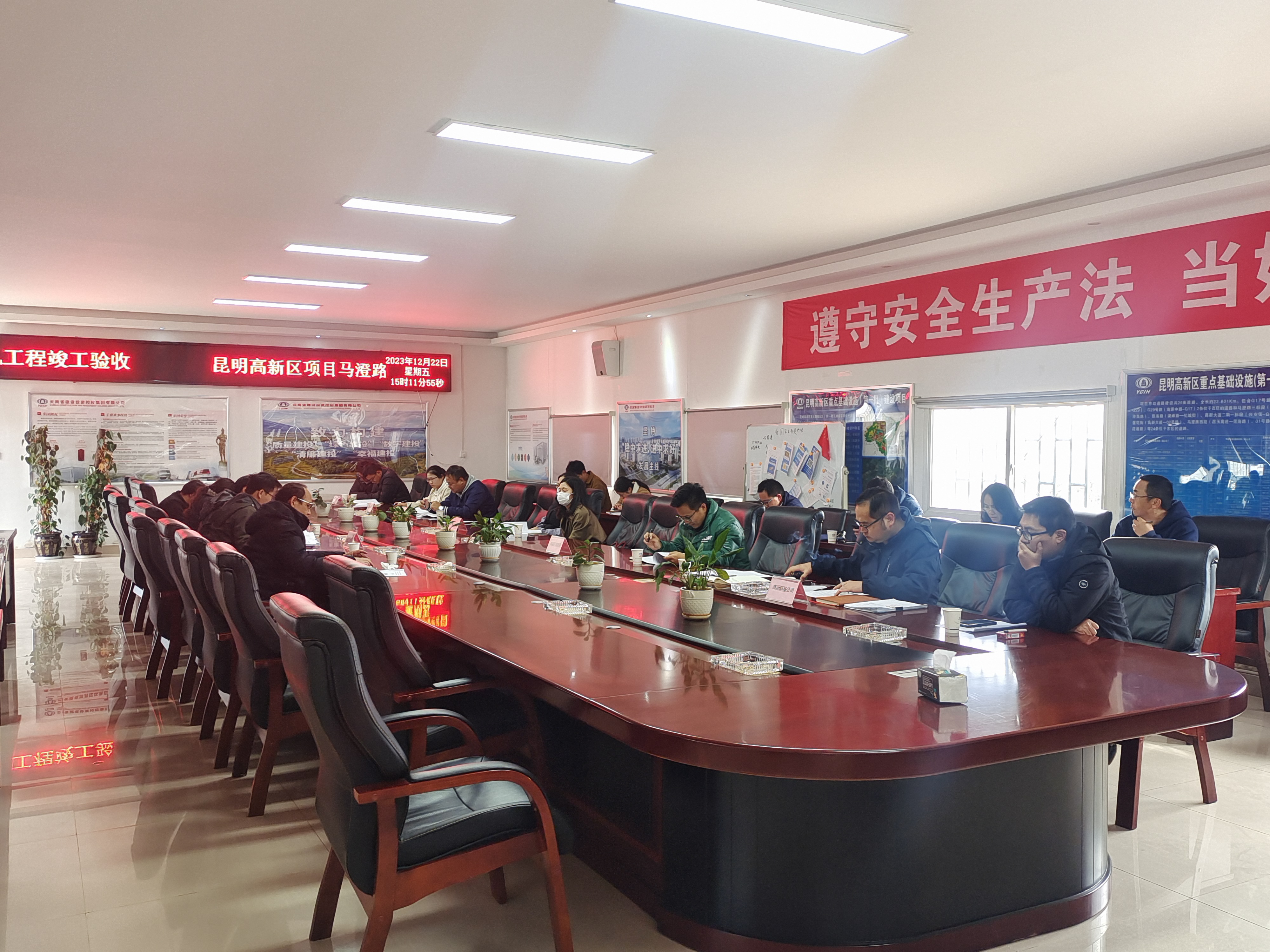 【項目動態(tài)】昆明高新區(qū)重點基礎設施（第一批）建設項目馬澄路(15號路至呈澄高速）小營交叉口景觀工程順利通過竣工驗收