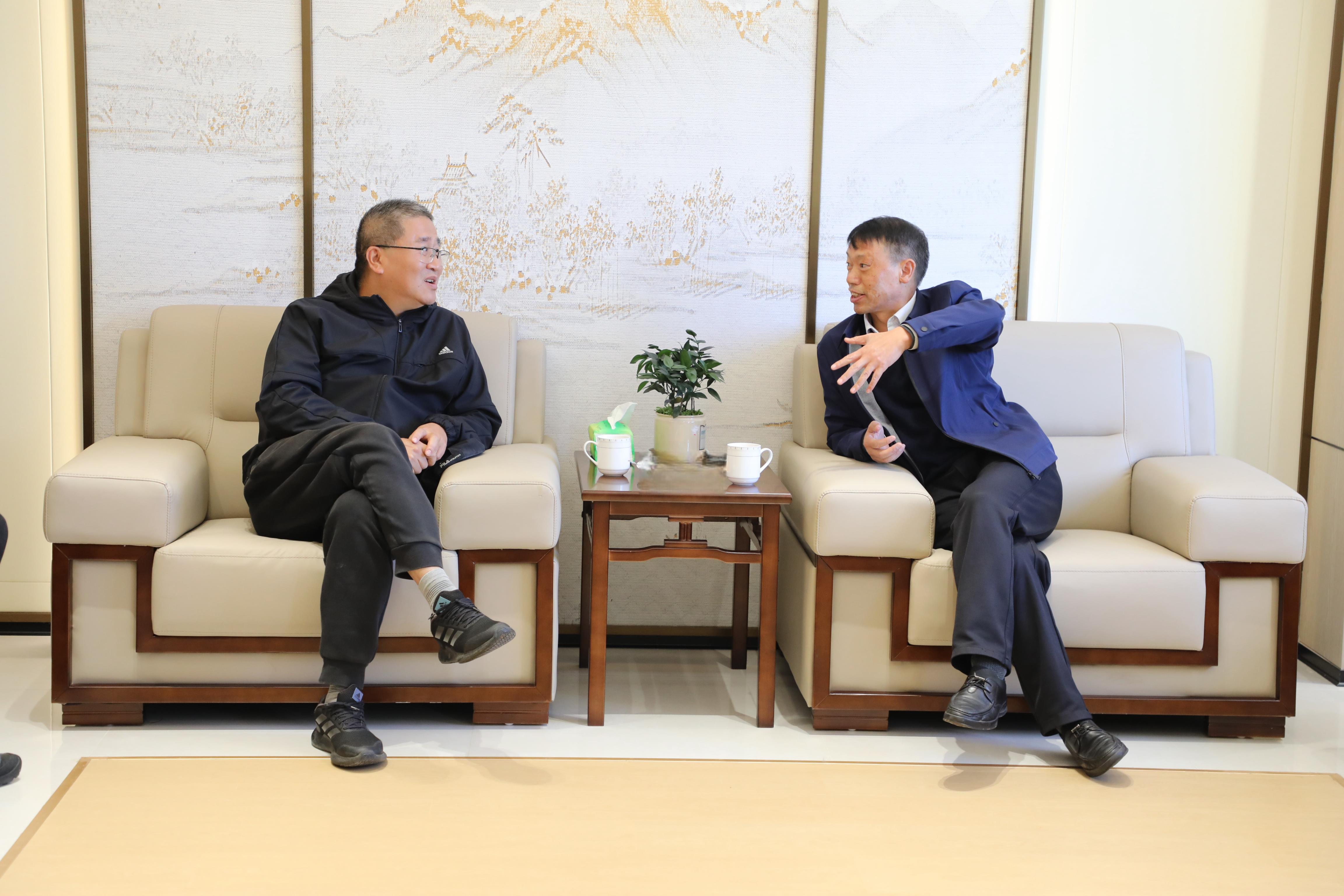 【公司要聞】金平縣人大常委會(huì)黨組書記、主任刁繼清到公司交流座談