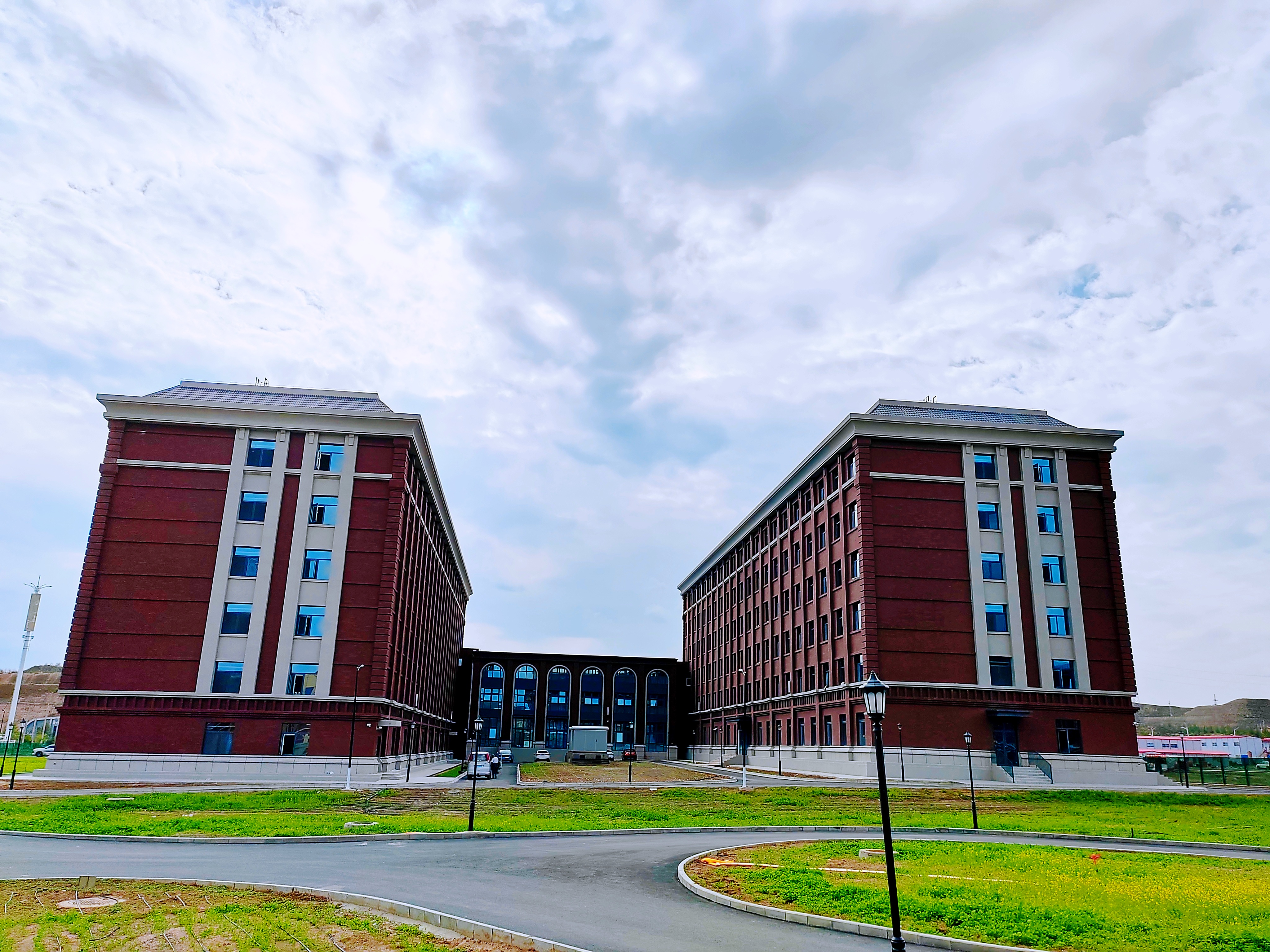 【百日攻堅(jiān)】蘭州信息科技學(xué)院17#、18#書院建設(shè)項(xiàng)目通過竣工驗(yàn)收