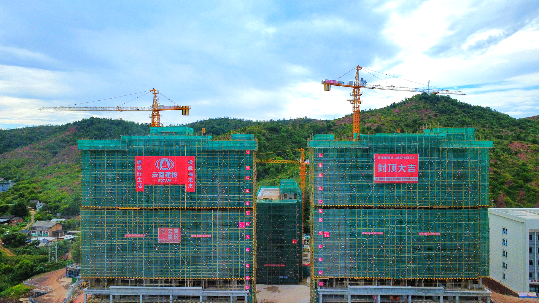 【攻堅(jiān)三季度】楚雄高新區(qū)云甸保障性租賃住房建設(shè)項(xiàng)目全面封頂