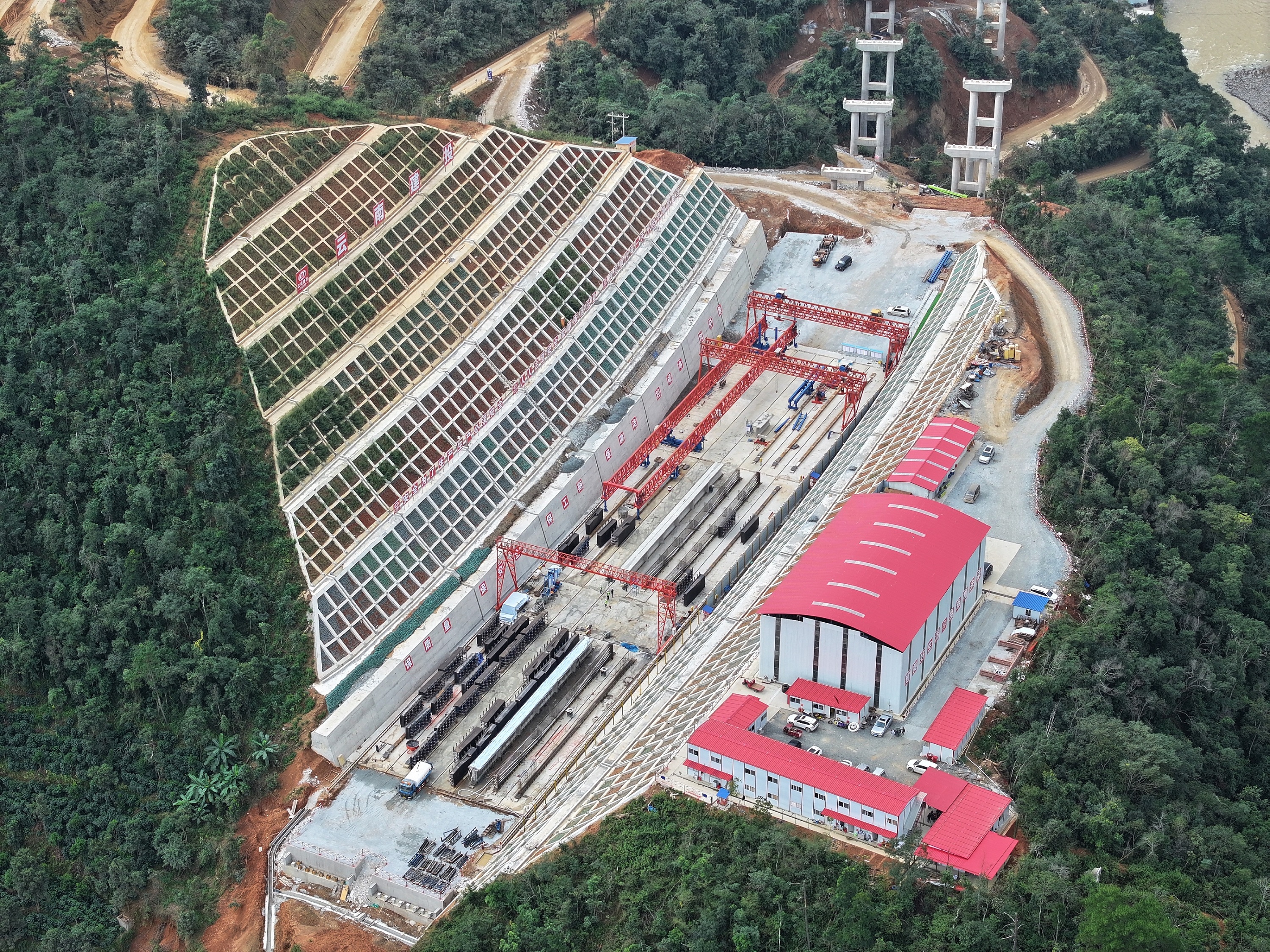 【創(chuàng)先爭(zhēng)優(yōu)】南云高速土建十工區(qū)獲“平安工地”考評(píng)第一名